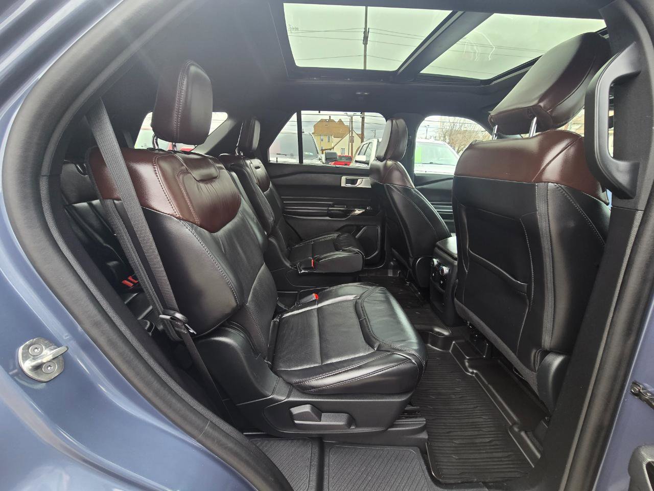 Used 2021 Ford Explorer Platinum w/ Equipment Group 601A AWD/4WD image 18