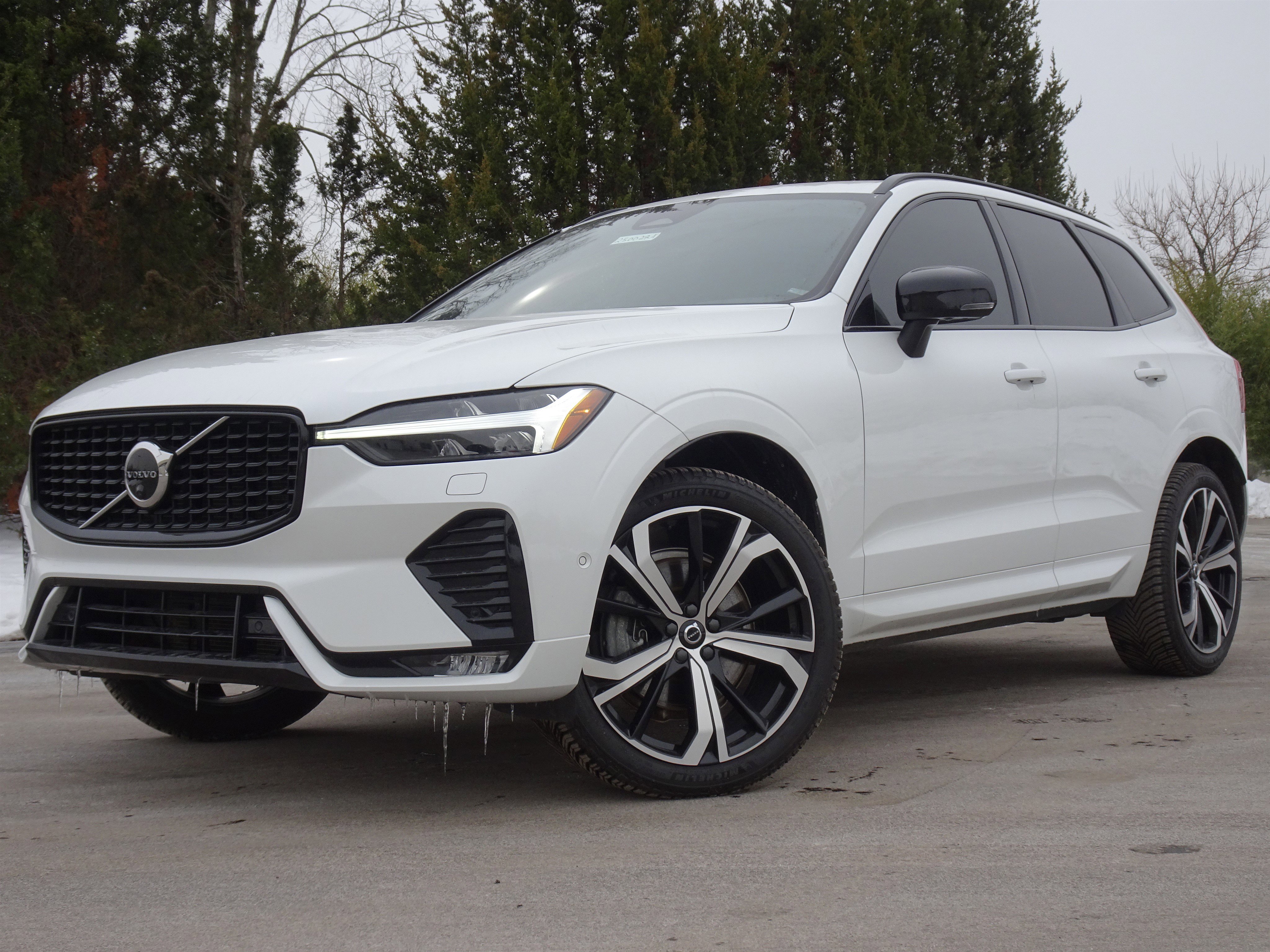 Used 2022 Volvo XC60 B6 R-Design w/ Advanced Package