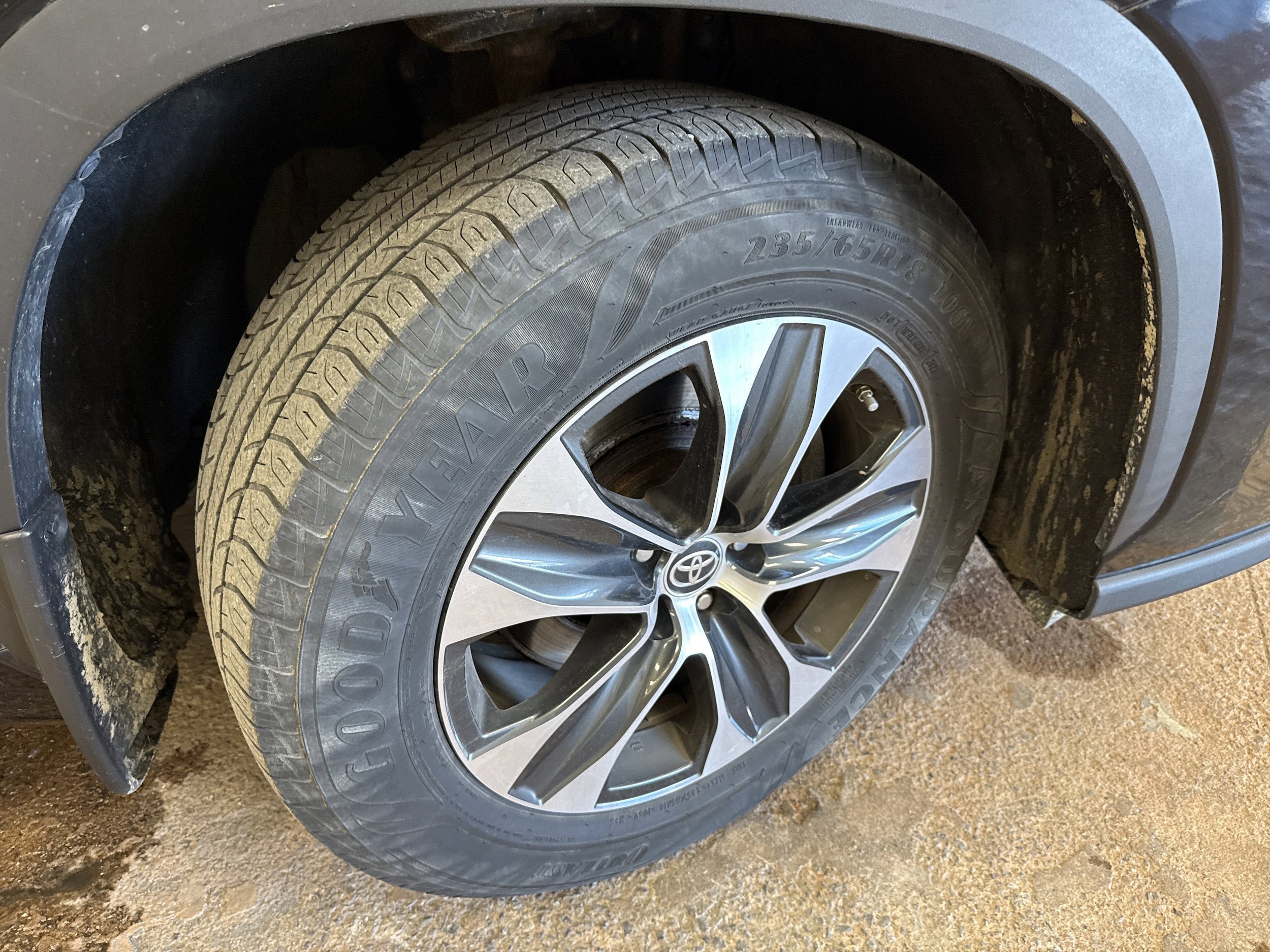 Used 2020 Toyota Highlander XLE AWD/4WD image 12