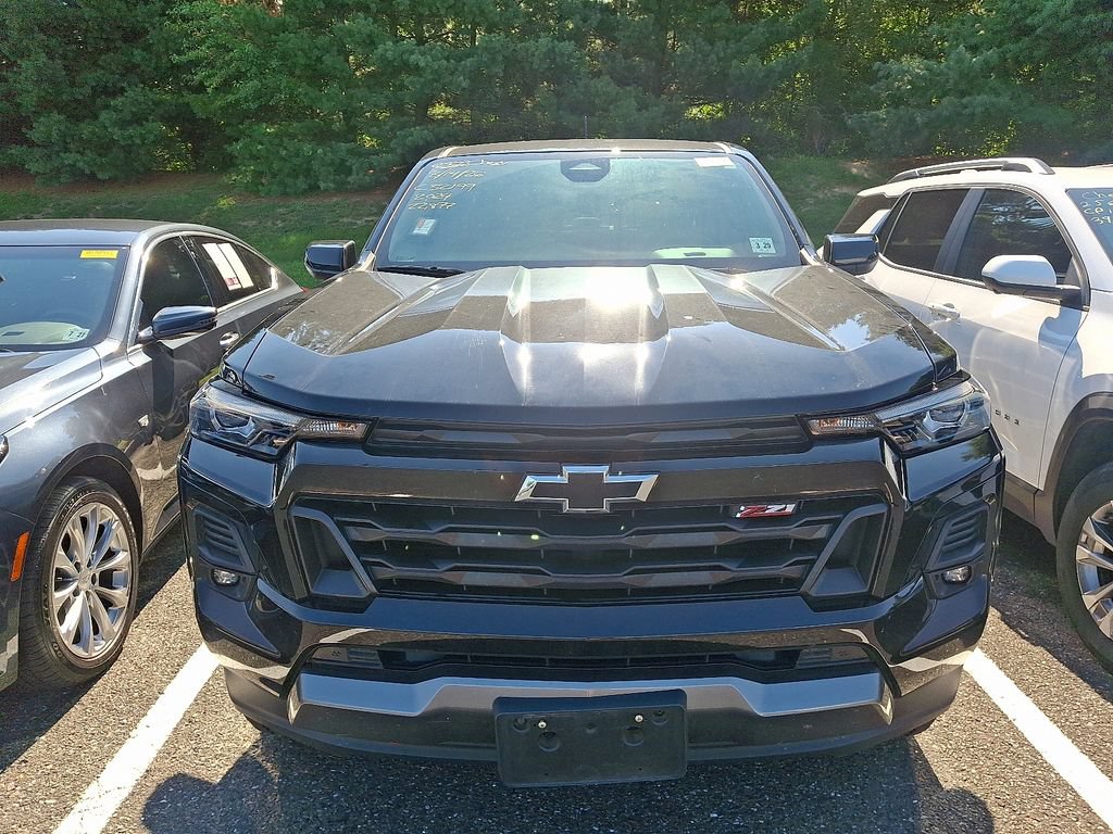 Used 2024 Chevrolet Colorado Z71 AWD/4WD image 2