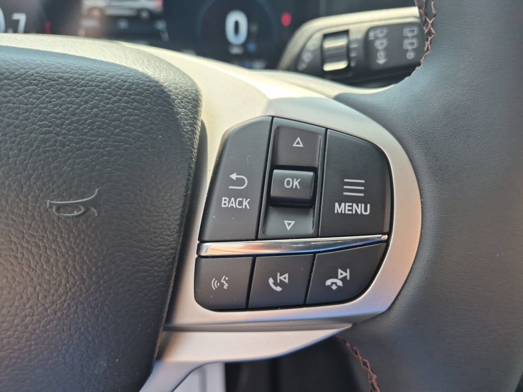Used 2026 Ford Explorer Active AWD/4WD image 16