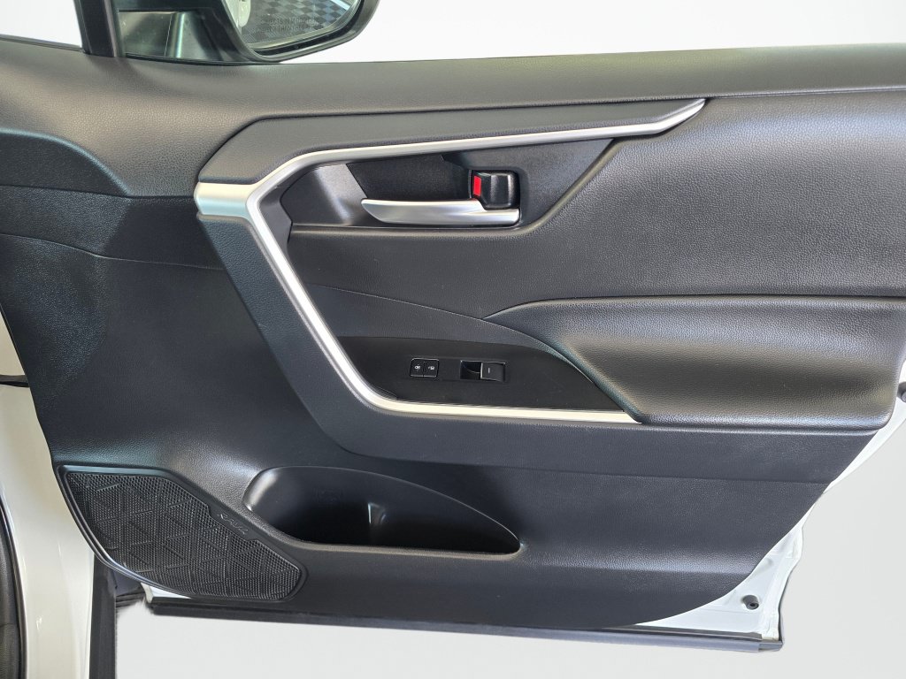 Certified 2025 Toyota RAV4 XLE AWD/4WD image 39