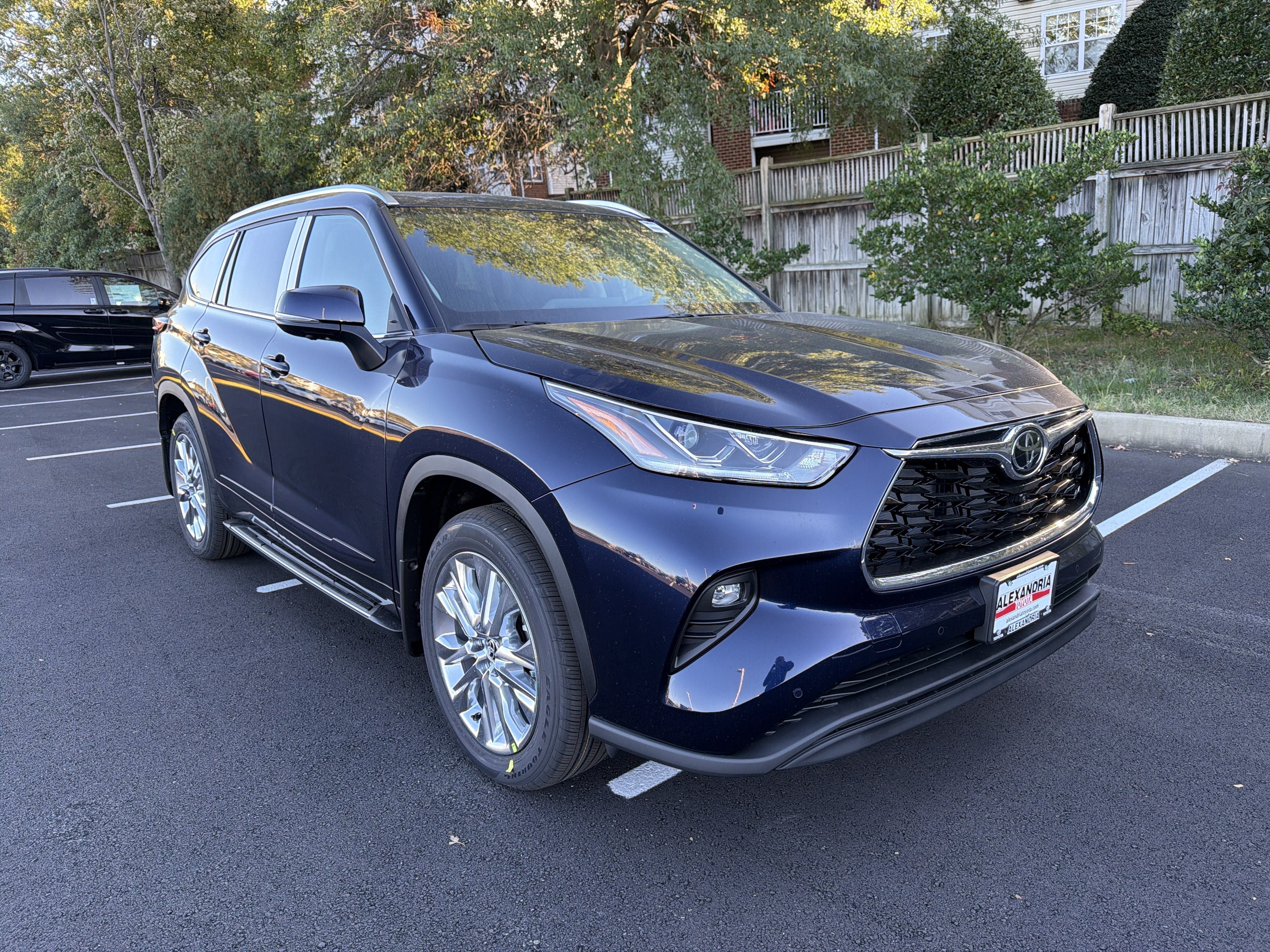New 2026 Toyota Highlander AWD image 3