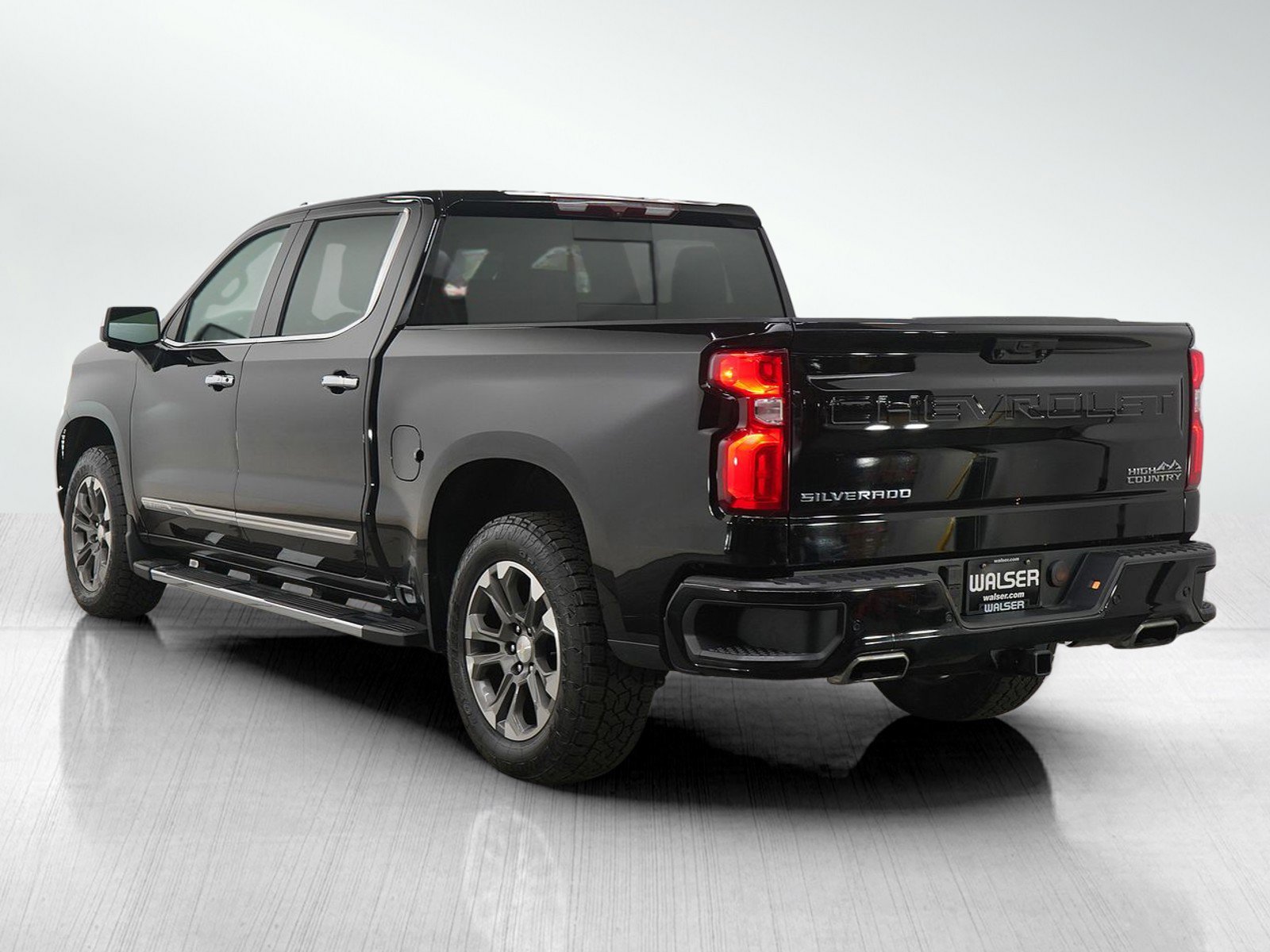 Used 2023 Chevrolet Silverado 1500 High Country AWD/4WD image 3