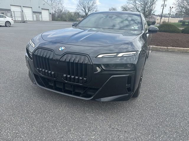 Used 2023 BMW 760i xDrive image 3