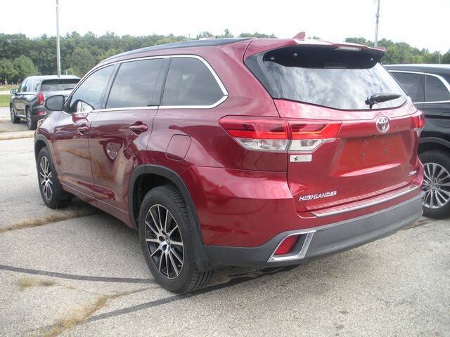 Used 2018 Toyota Highlander SE AWD/4WD image 3