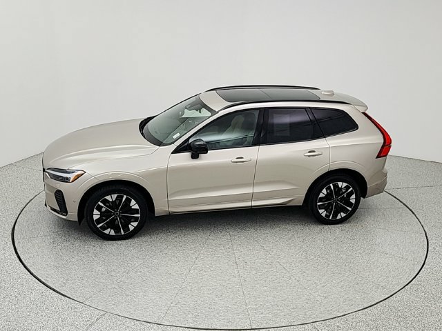 Certified 2026 Volvo XC60 B5 Plus AWD/4WD image 38