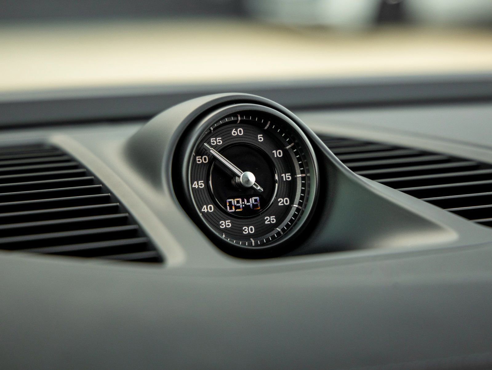 New 2026 Porsche Macan Electric RWD image 30