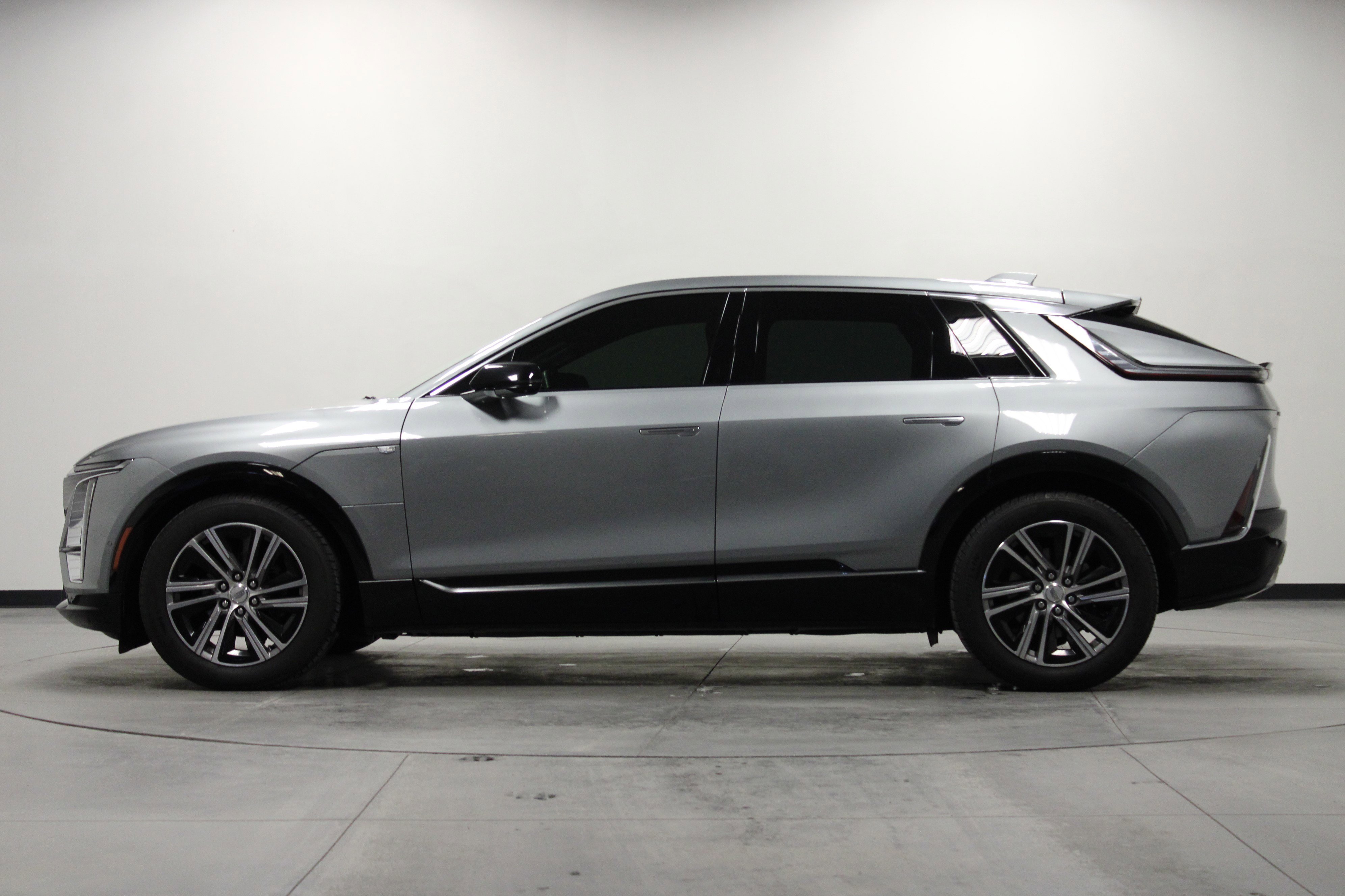 Used 2024 Cadillac Lyriq Luxury image 7