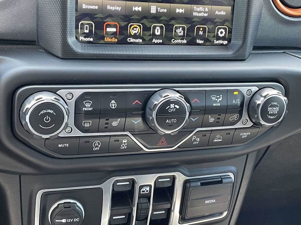 Certified 2020 Jeep Gladiator Mojave AWD/4WD image 37