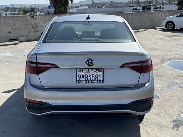 Used 2024 Volkswagen Jetta SE image 5