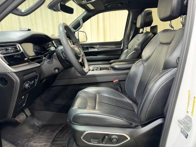 Used 2022 Jeep Wagoneer Series III w/ Premium Group I AWD/4WD image 14