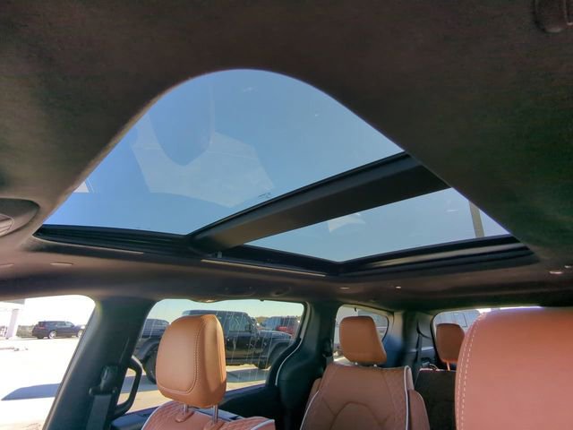 New 2026 Chrysler Pacifica Pinnacle w/ Trailer Tow Group image 26