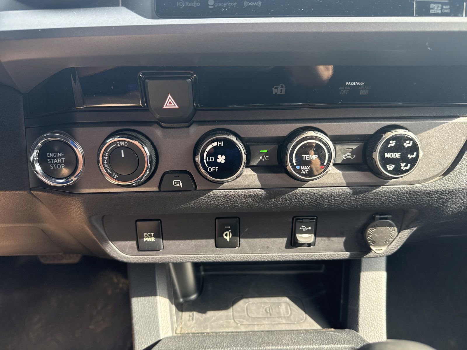 Used 2016 Toyota Tacoma TRD Sport w/ Towing Package image 9