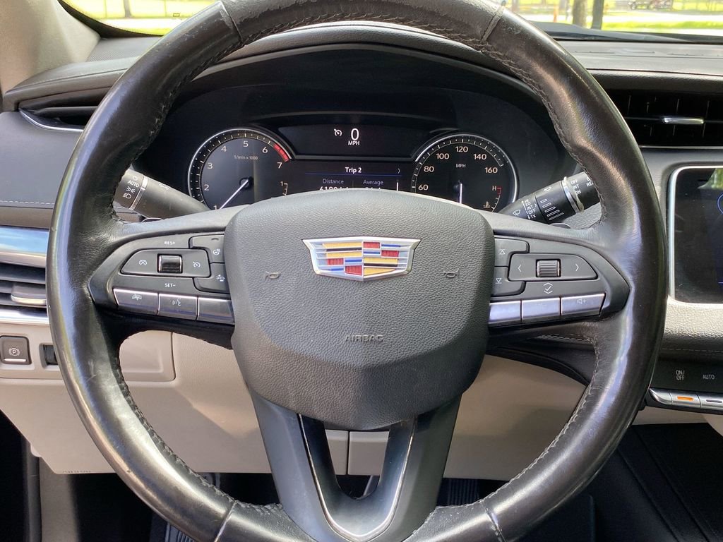 Used 2023 Cadillac XT4 Luxury w/ Cold Weather Package image 17