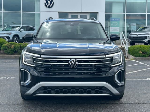 Used 2024 Volkswagen Atlas Peak Edition SEL AWD/4WD image 2