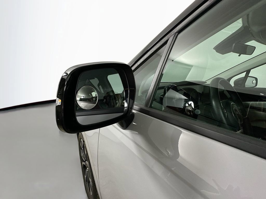 Used 2024 Kia Carnival EX FWD image 40