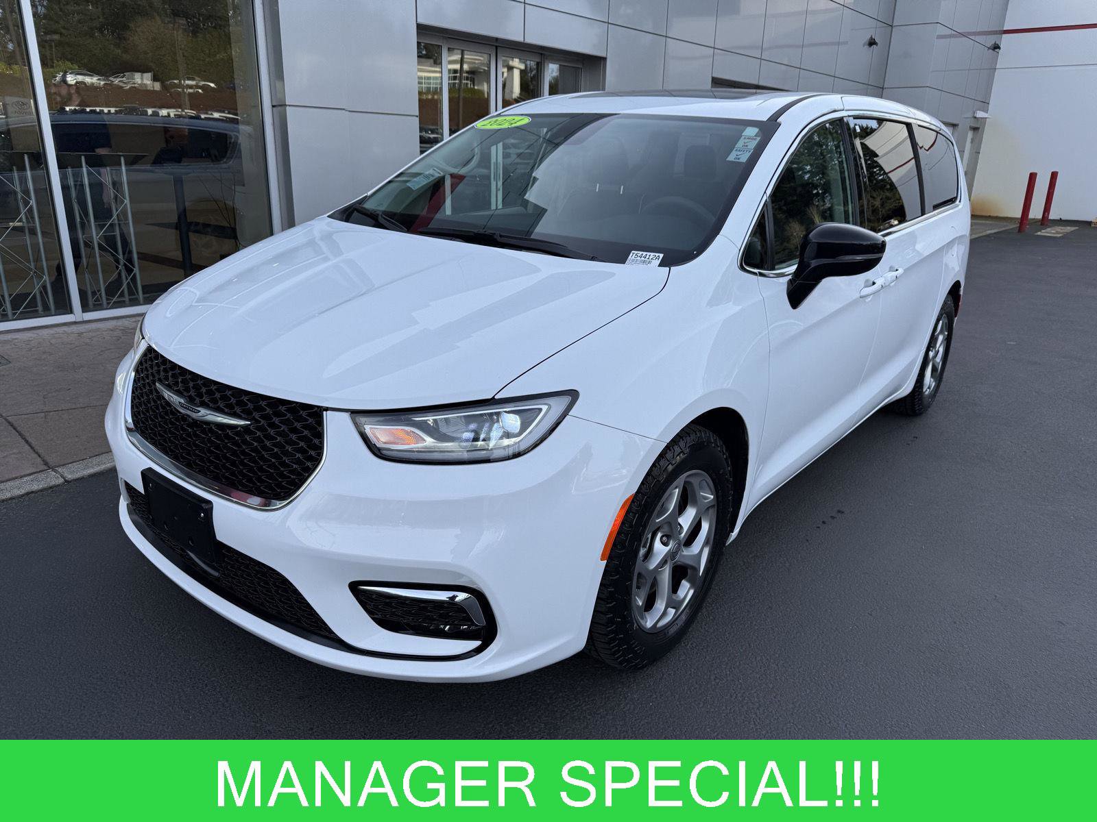 Used 2024 Chrysler Pacifica Limited image 1