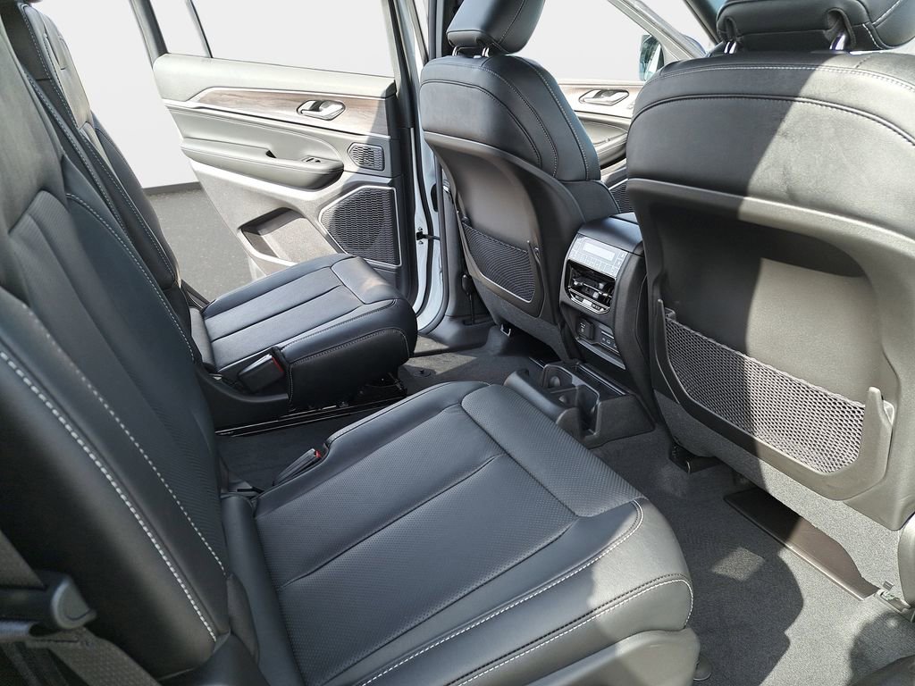 New 2026 Jeep Grand Cherokee L Limited image 11