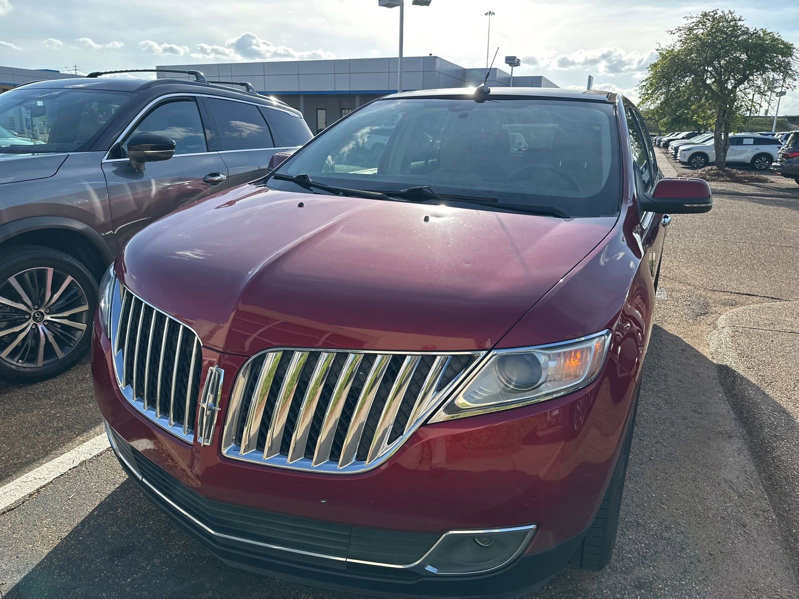 Used 2014 Lincoln MKX FWD w/ Equipment Group 102A image 2
