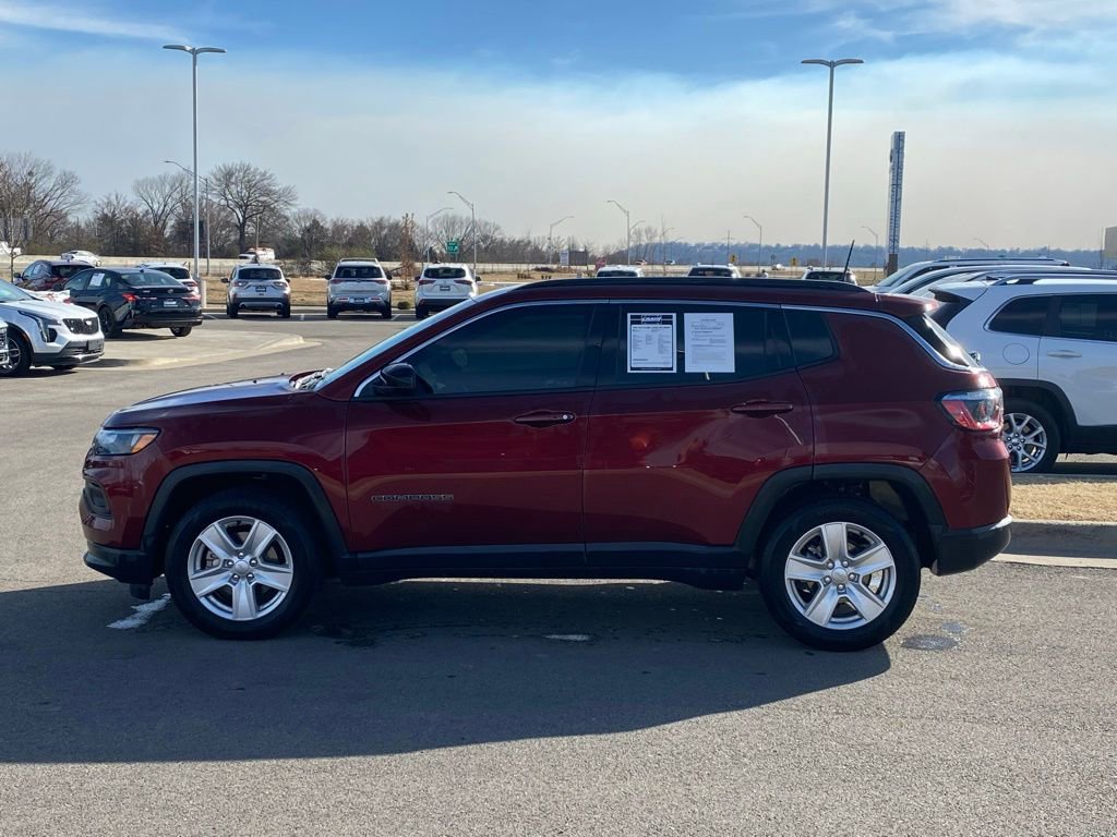 Used 2022 Jeep Compass Latitude FWD image 4
