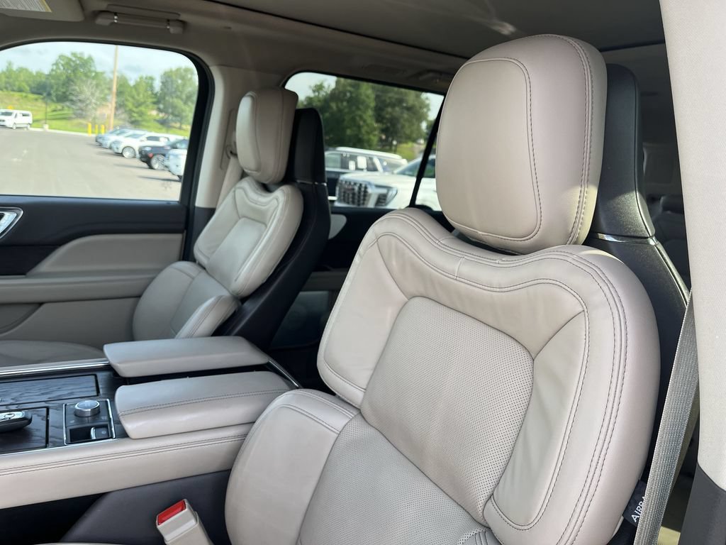Used 2024 Lincoln Navigator Reserve AWD/4WD image 11