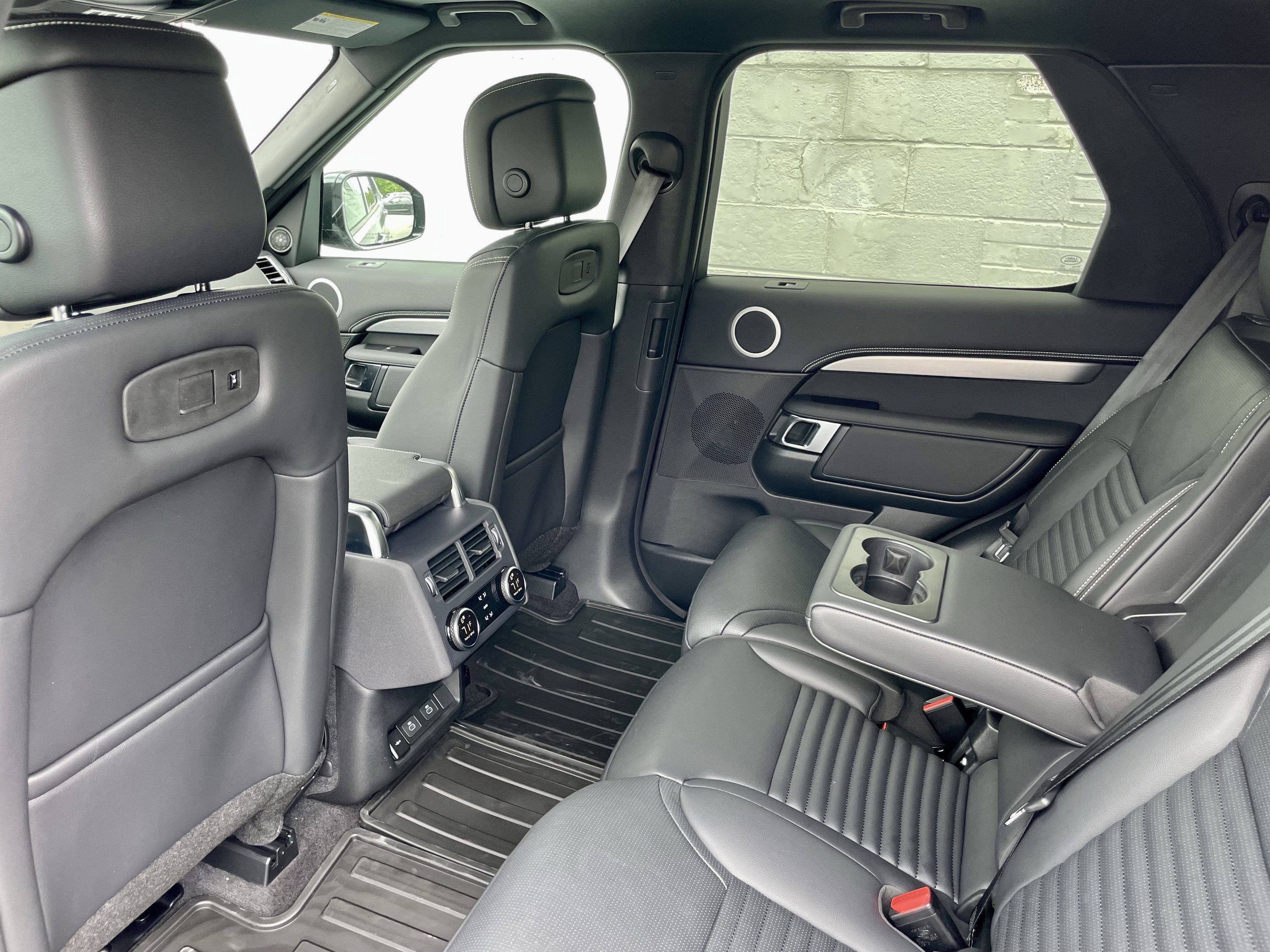 Used 2024 Land Rover Discovery Dynamic SE image 30