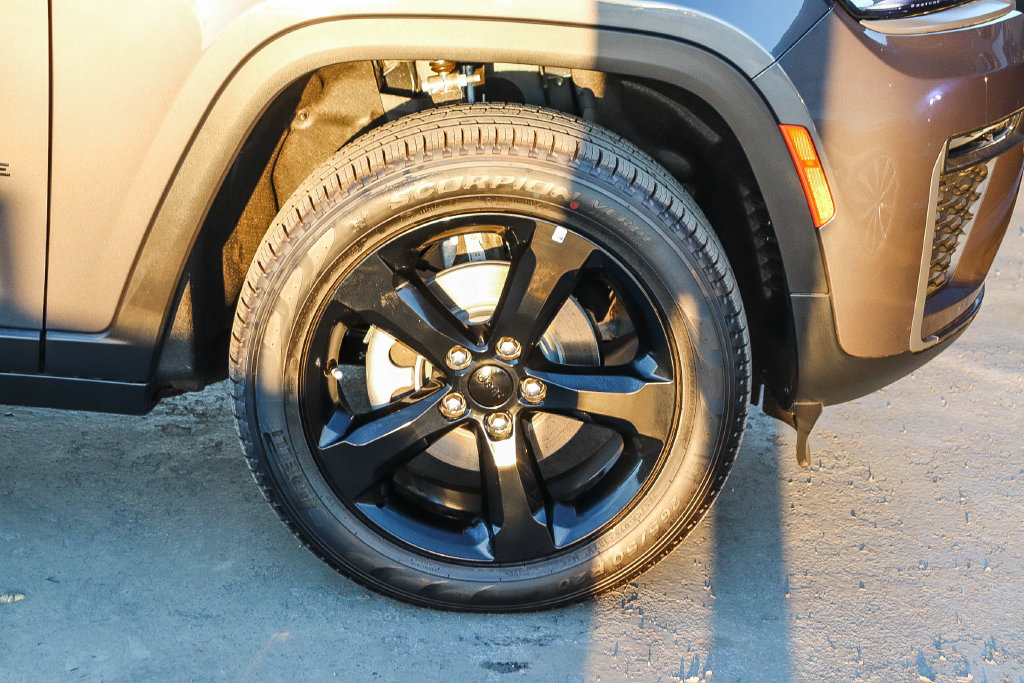 New 2026 Jeep Grand Cherokee Limited AWD/4WD image 11