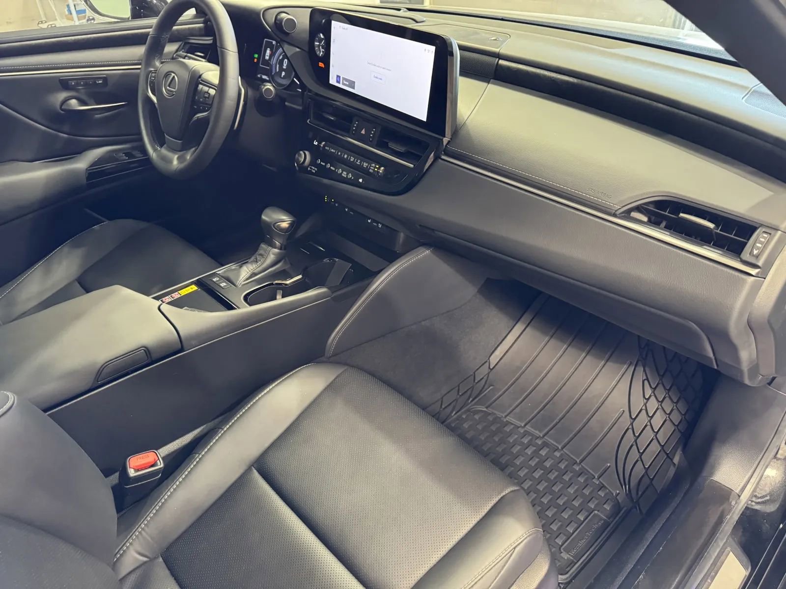 Used 2024 Lexus ES 300h w/ Premium Package image 5