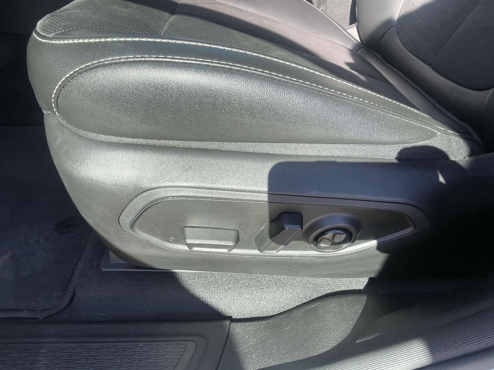 Used 2024 Jeep Grand Cherokee Altitude image 16