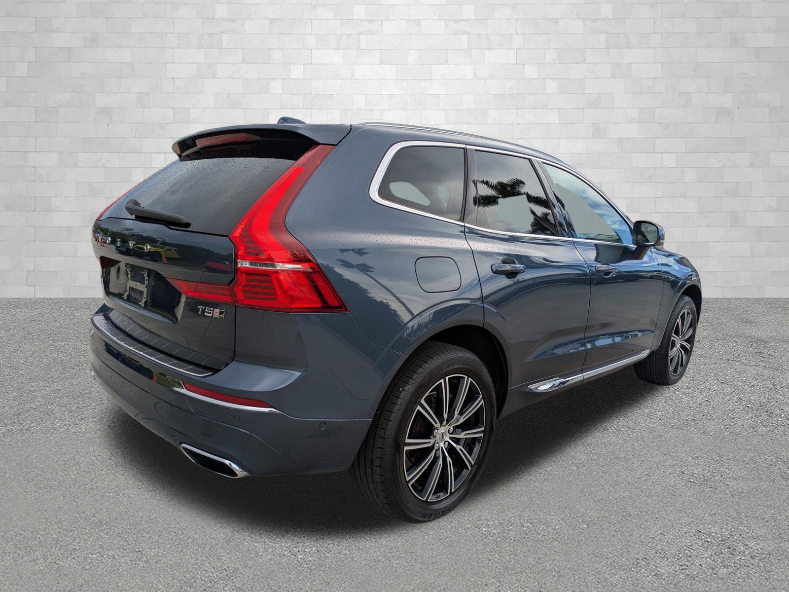 Used 2018 Volvo XC60 T5 Inscription w/ Convenience Package AWD/4WD image 2