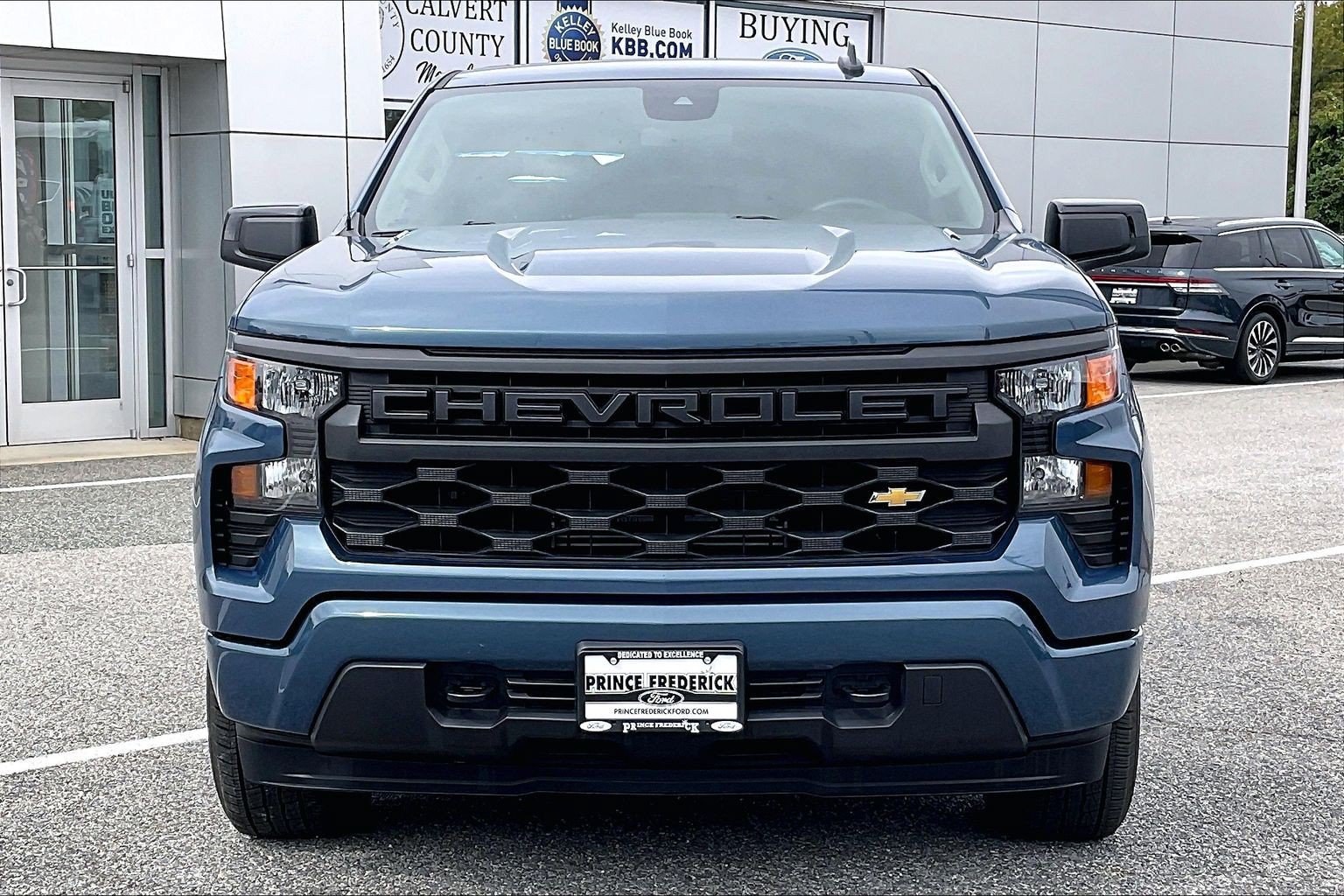 Used 2024 Chevrolet Silverado 1500 Custom AWD/4WD image 2