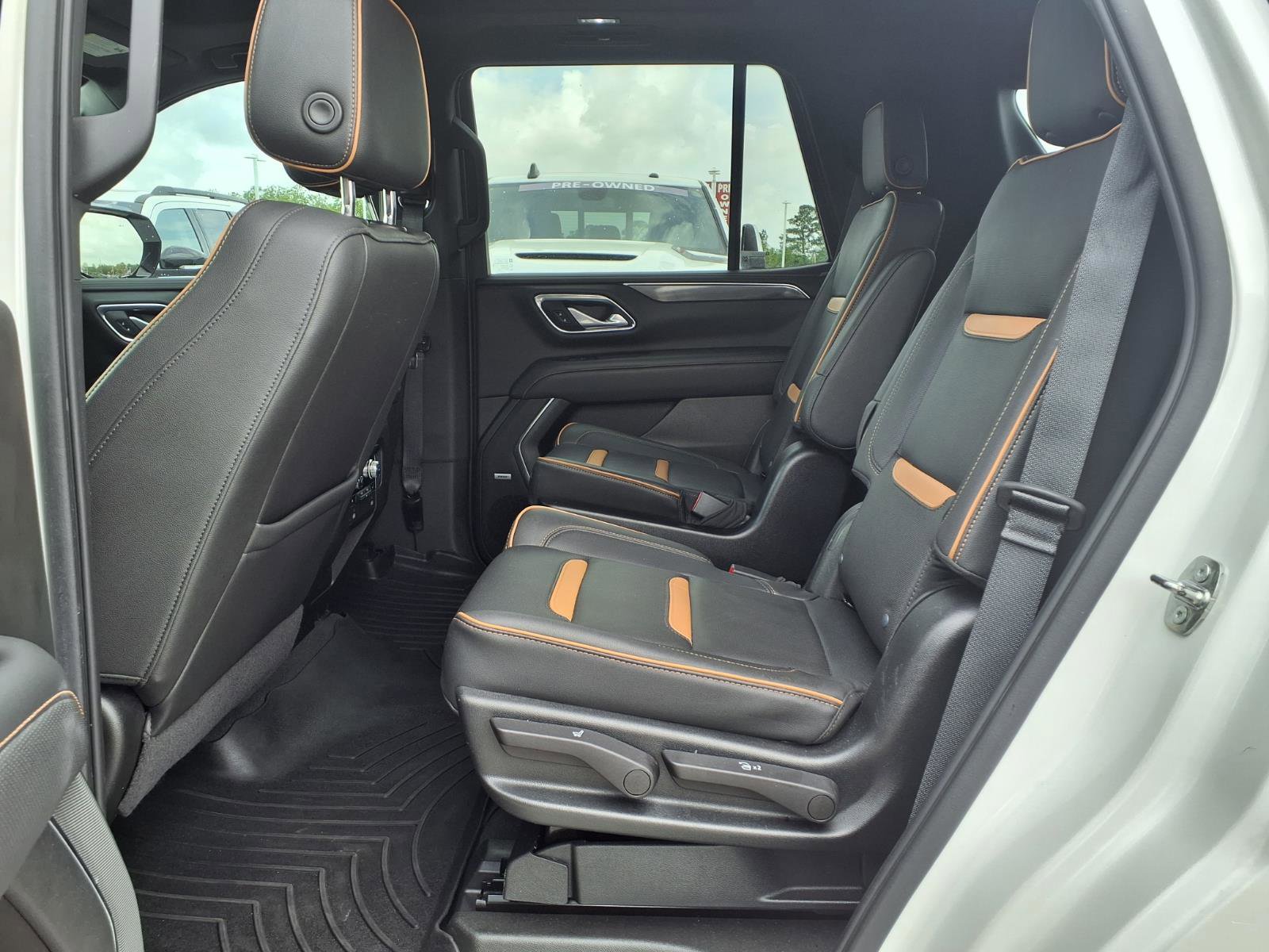 Used 2022 GMC Yukon AT4 w/ Technology Package image 10
