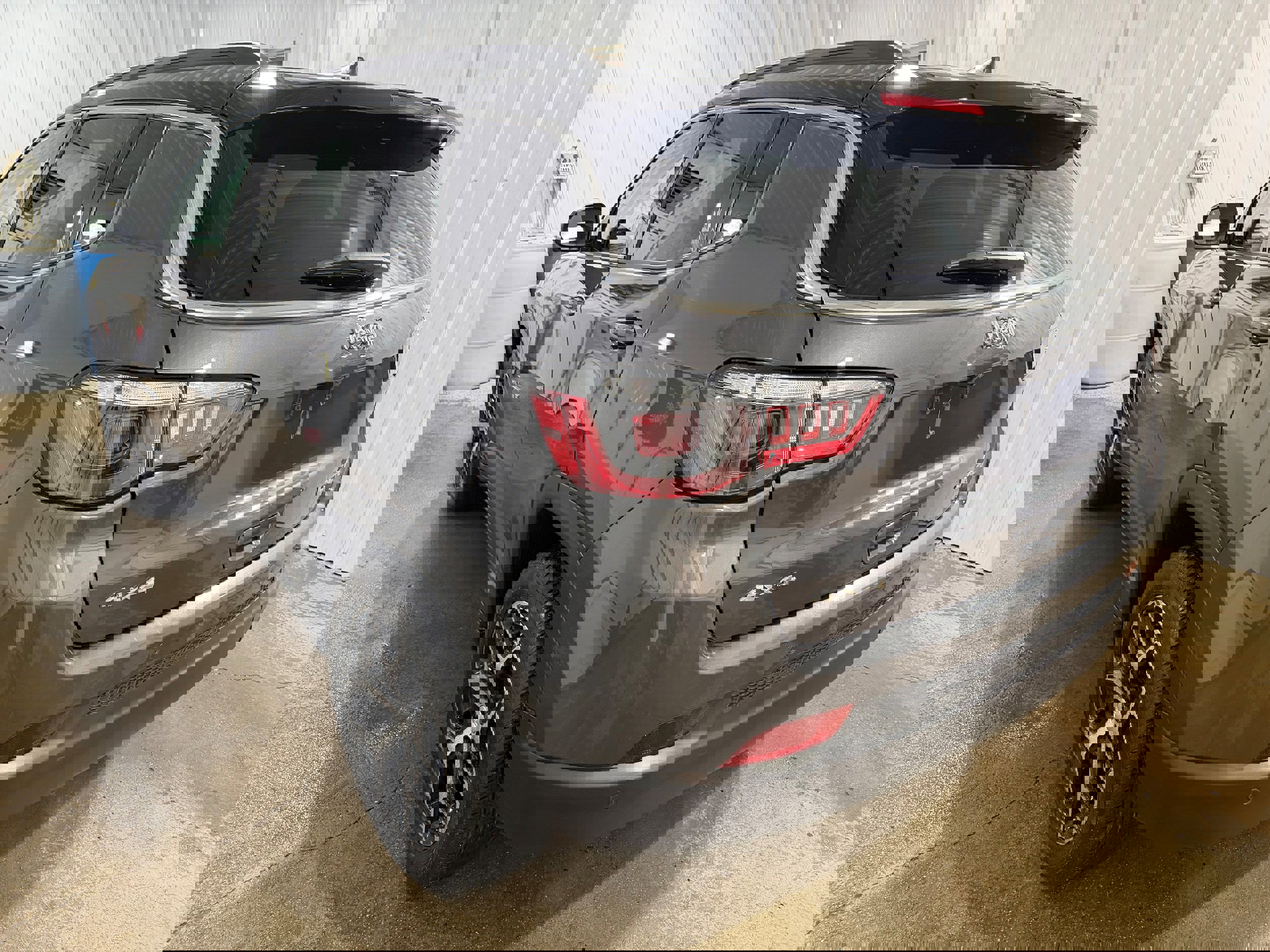 Used 2024 Jeep Compass Limited image 4