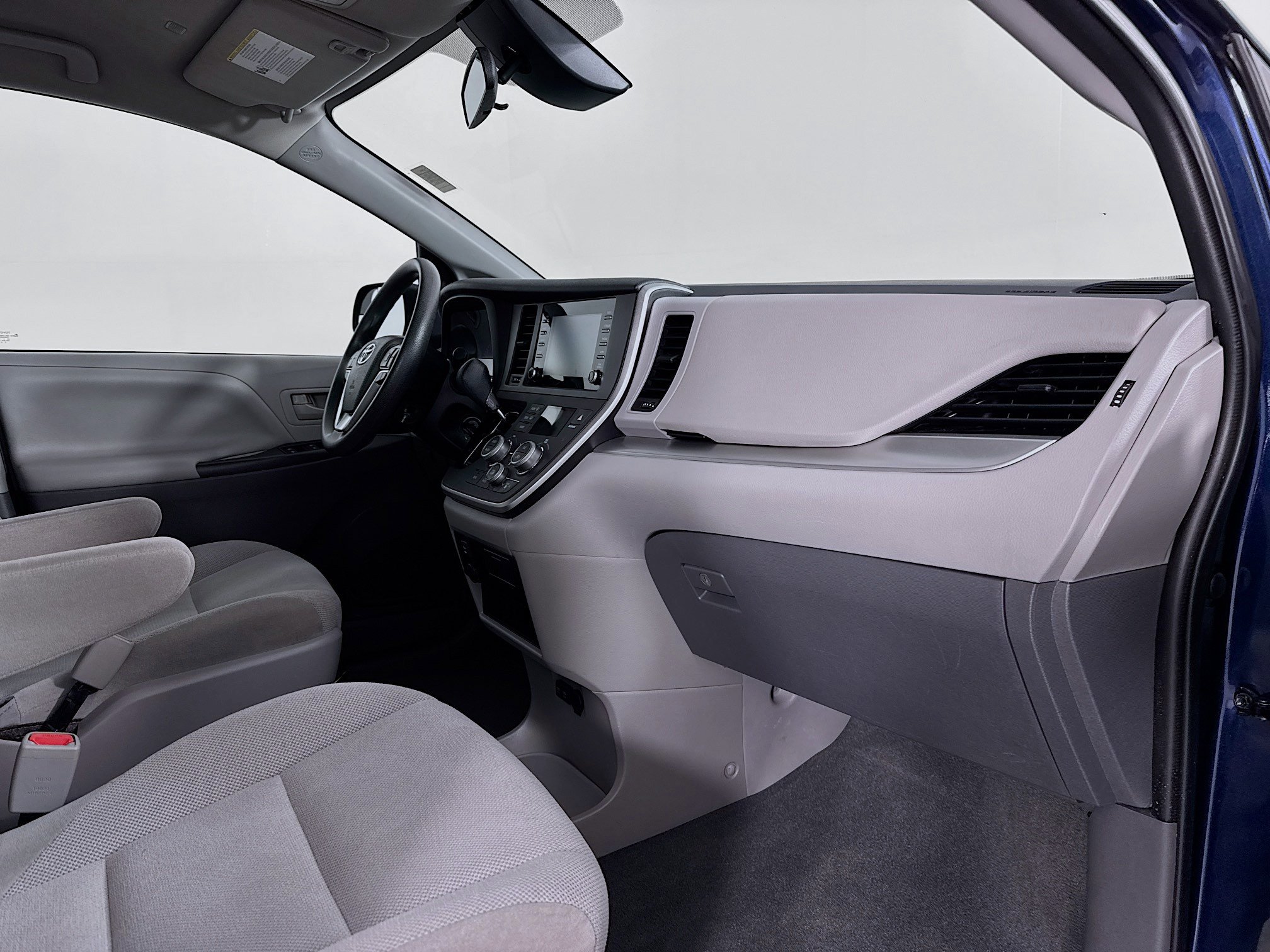Certified 2020 Toyota Sienna L FWD image 29