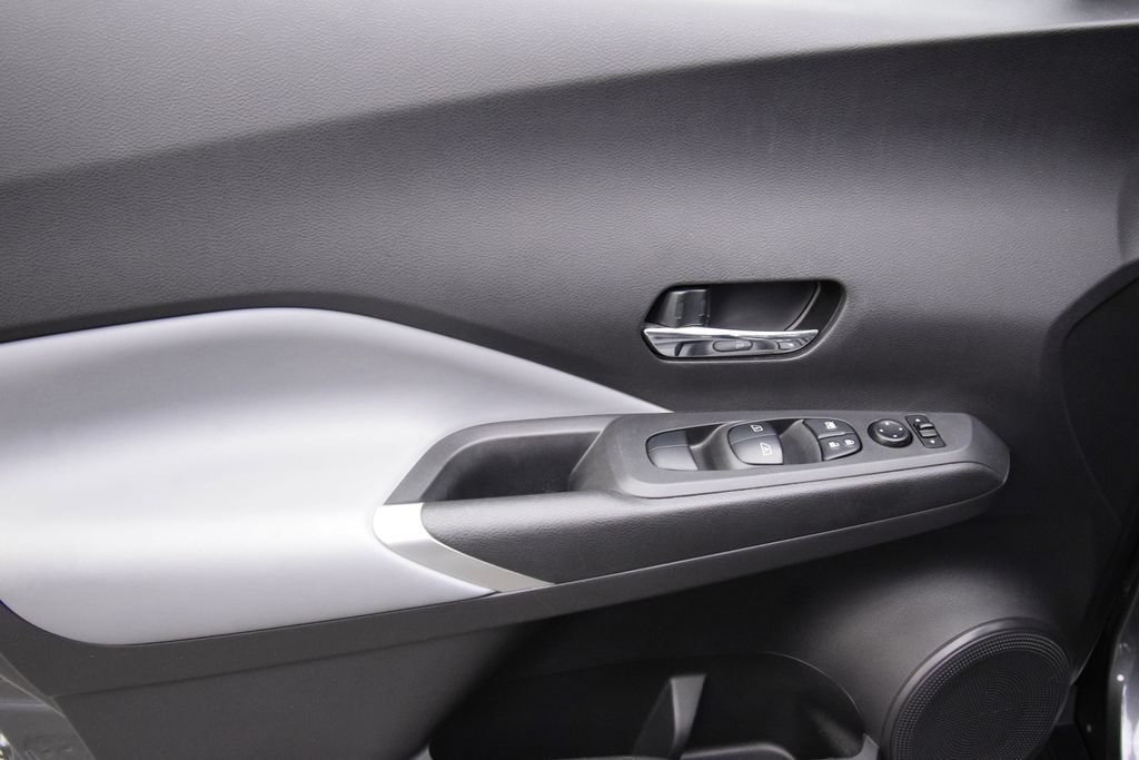 Used 2021 Nissan Kicks SR w/ SR Premium Package FWD image 23