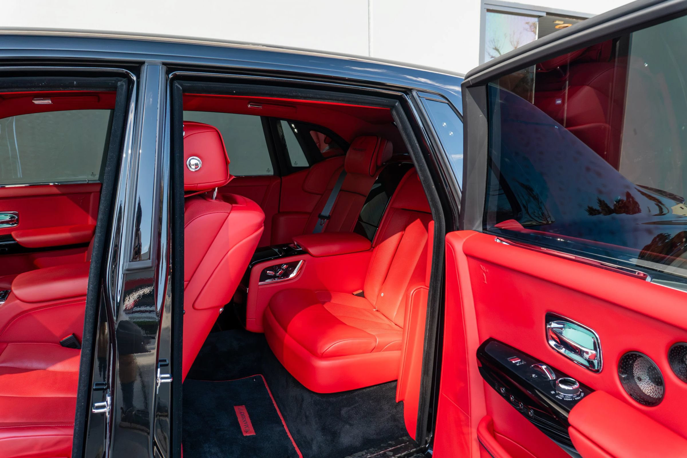 Used 2024 Rolls-Royce Phantom Sedan w/ The Phantom Package RWD image 53