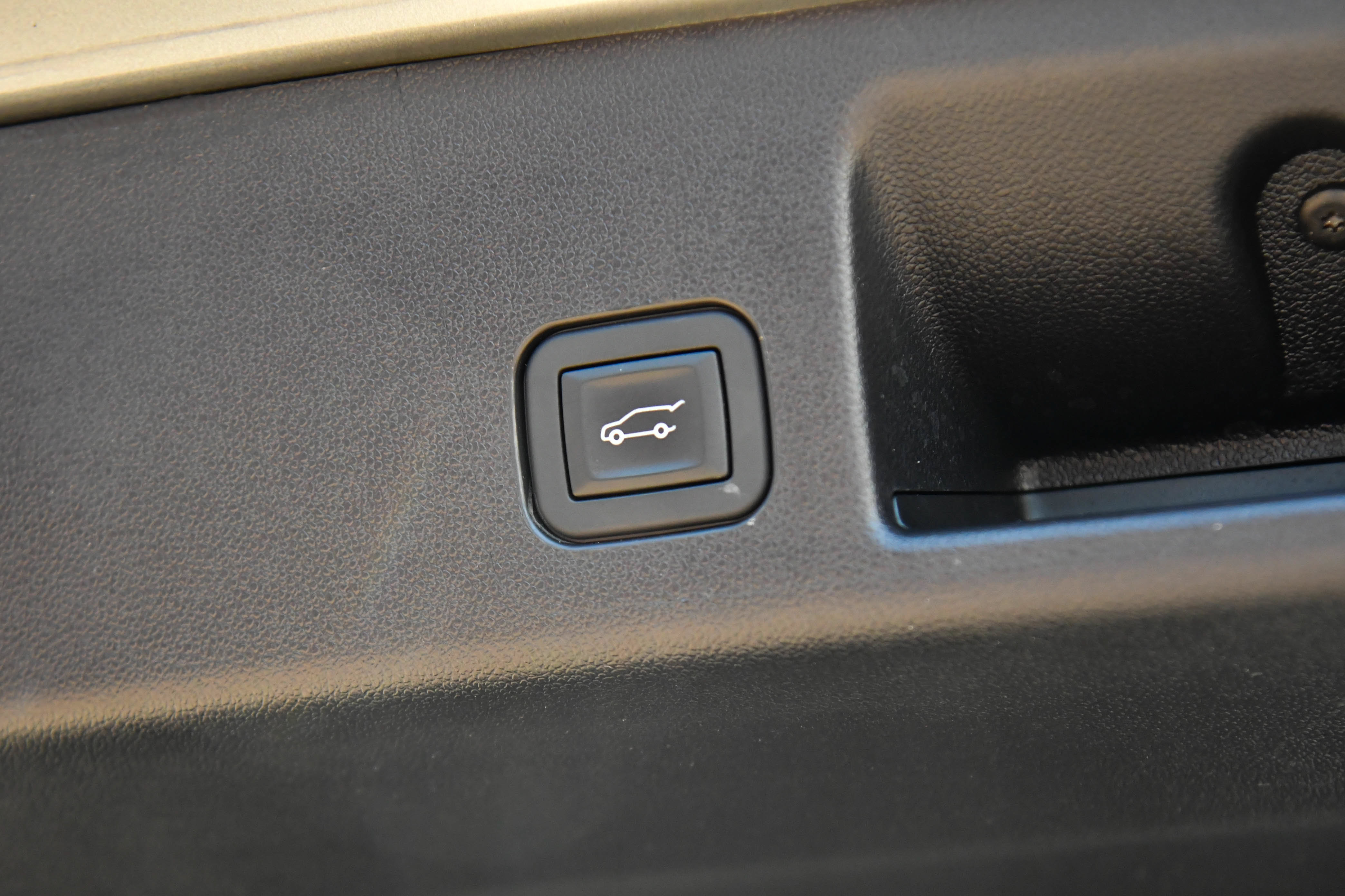 Used 2025 Chevrolet Equinox EV LT FWD image 48