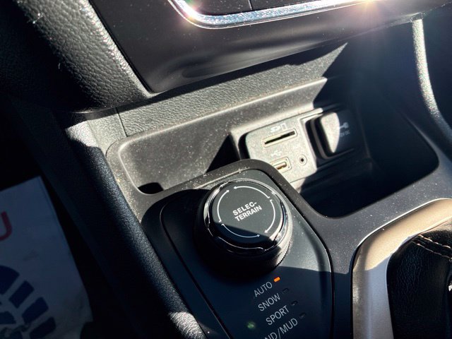 Used 2015 Jeep Cherokee Limited AWD/4WD image 34