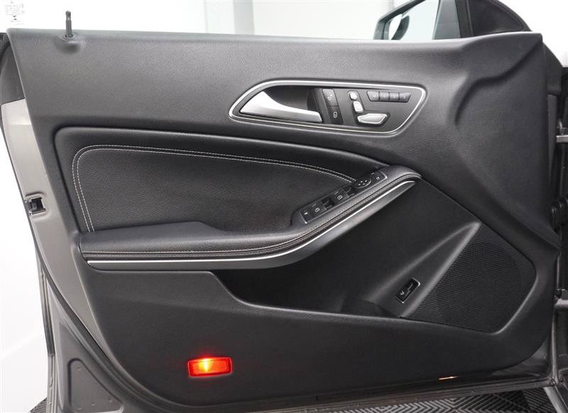 Used 2018 Mercedes-Benz CLA 250 image 30
