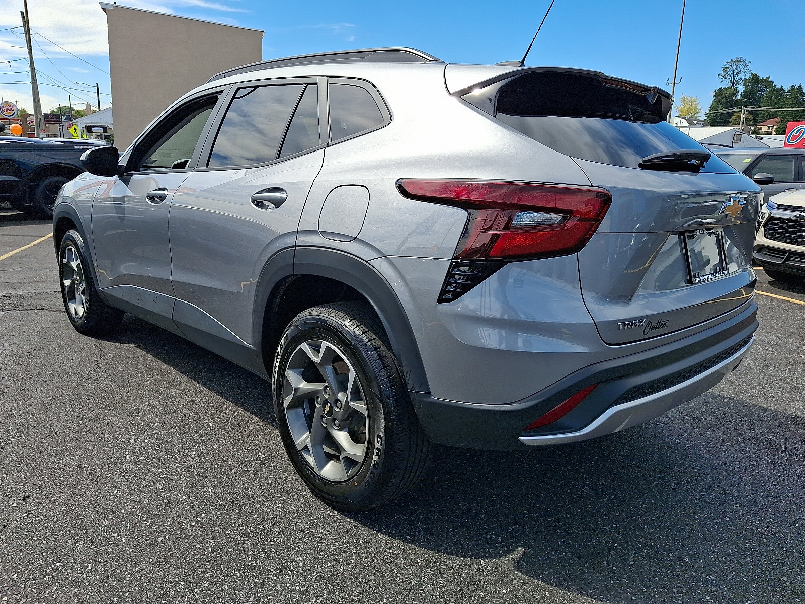 Used 2025 Chevrolet Trax LT FWD image 3