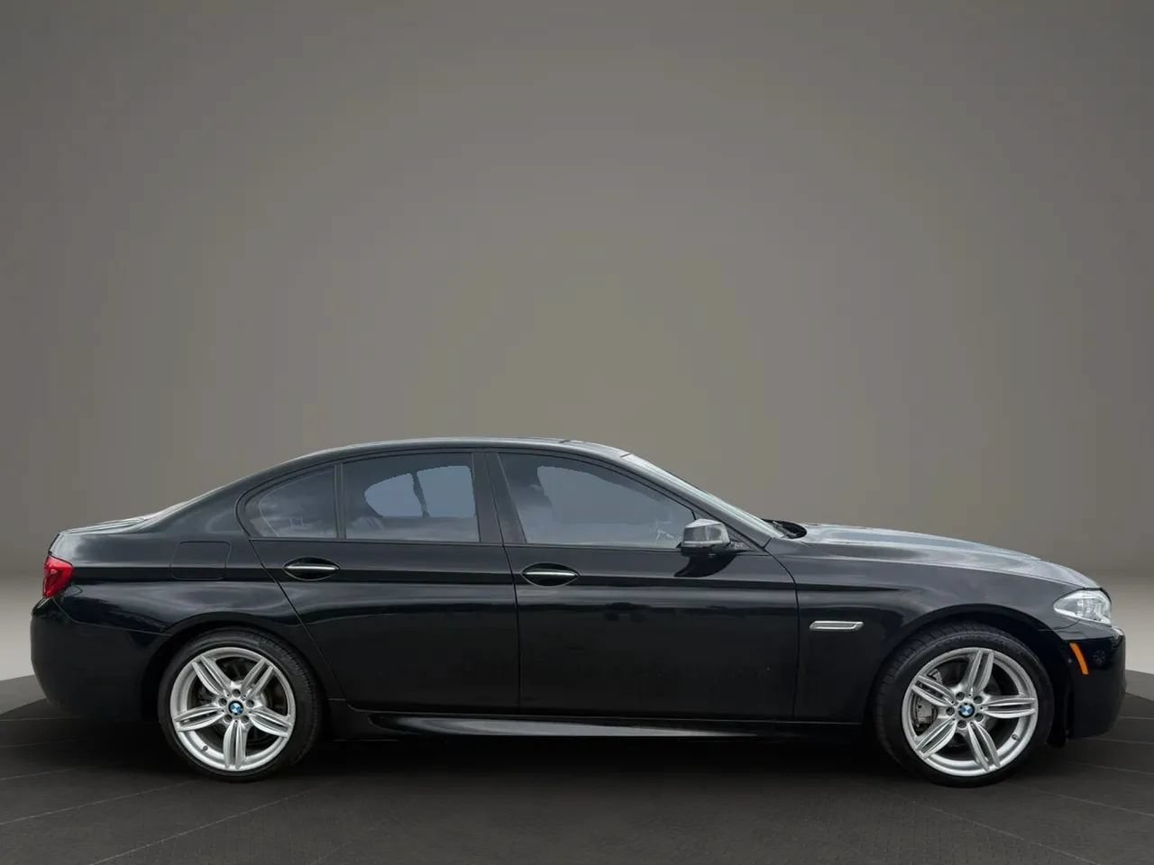 Used 2014 BMW 550i xDrive Sedan AWD/4WD image 3