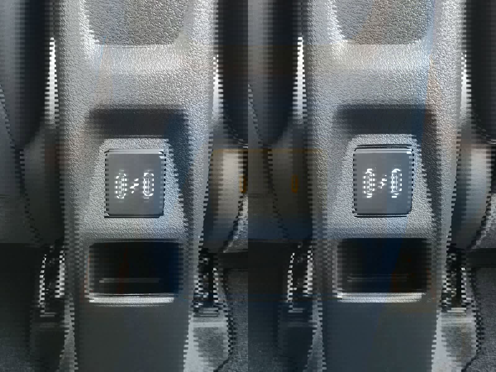 Used 2025 Hyundai Venue Limited image 28