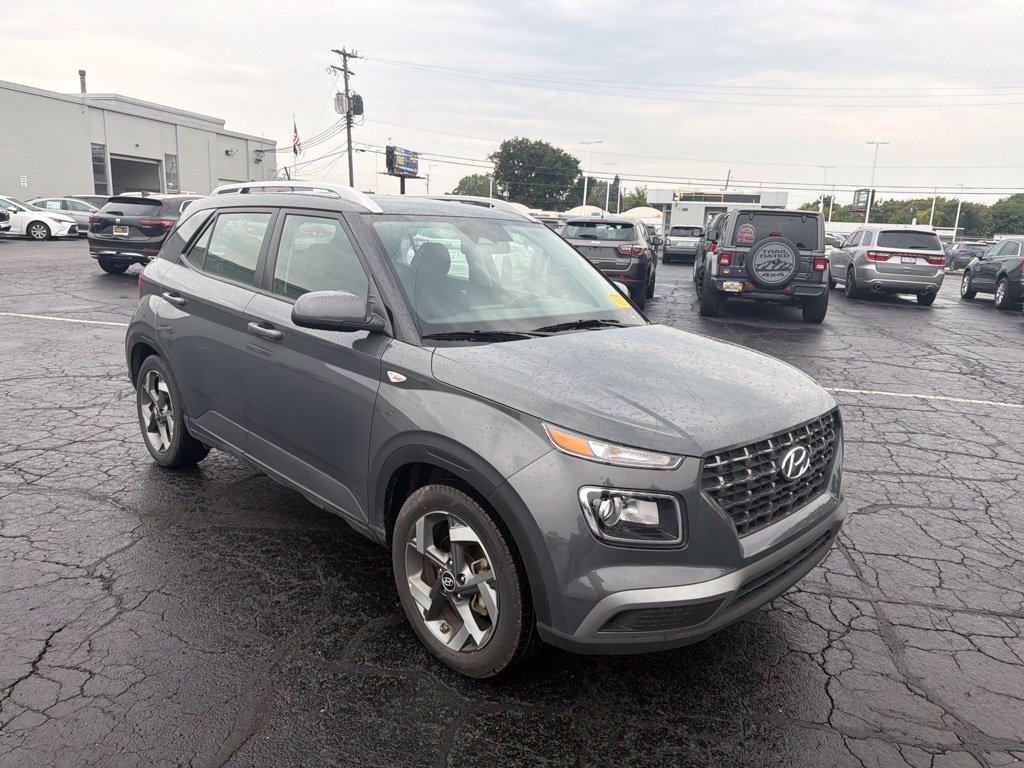 Used 2025 Hyundai Venue SEL FWD image 4