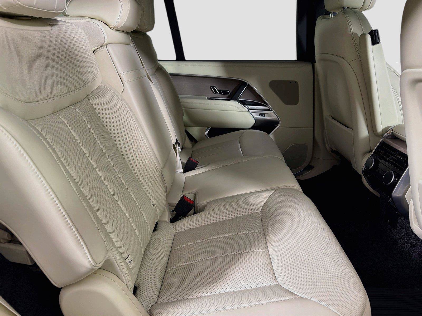 Certified 2025 Land Rover Range Rover Long Wheelbase SE AWD/4WD image 26