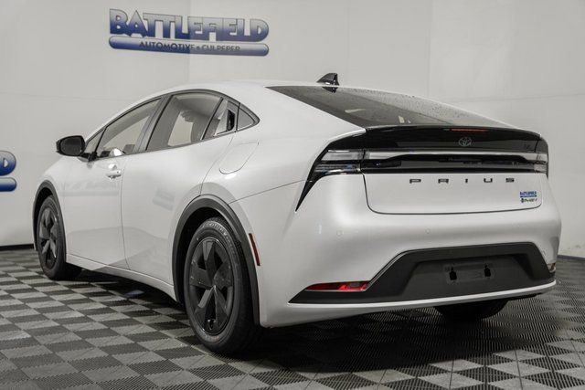 New 2026 Toyota Prius Plug-In Hybrid FWD image 4