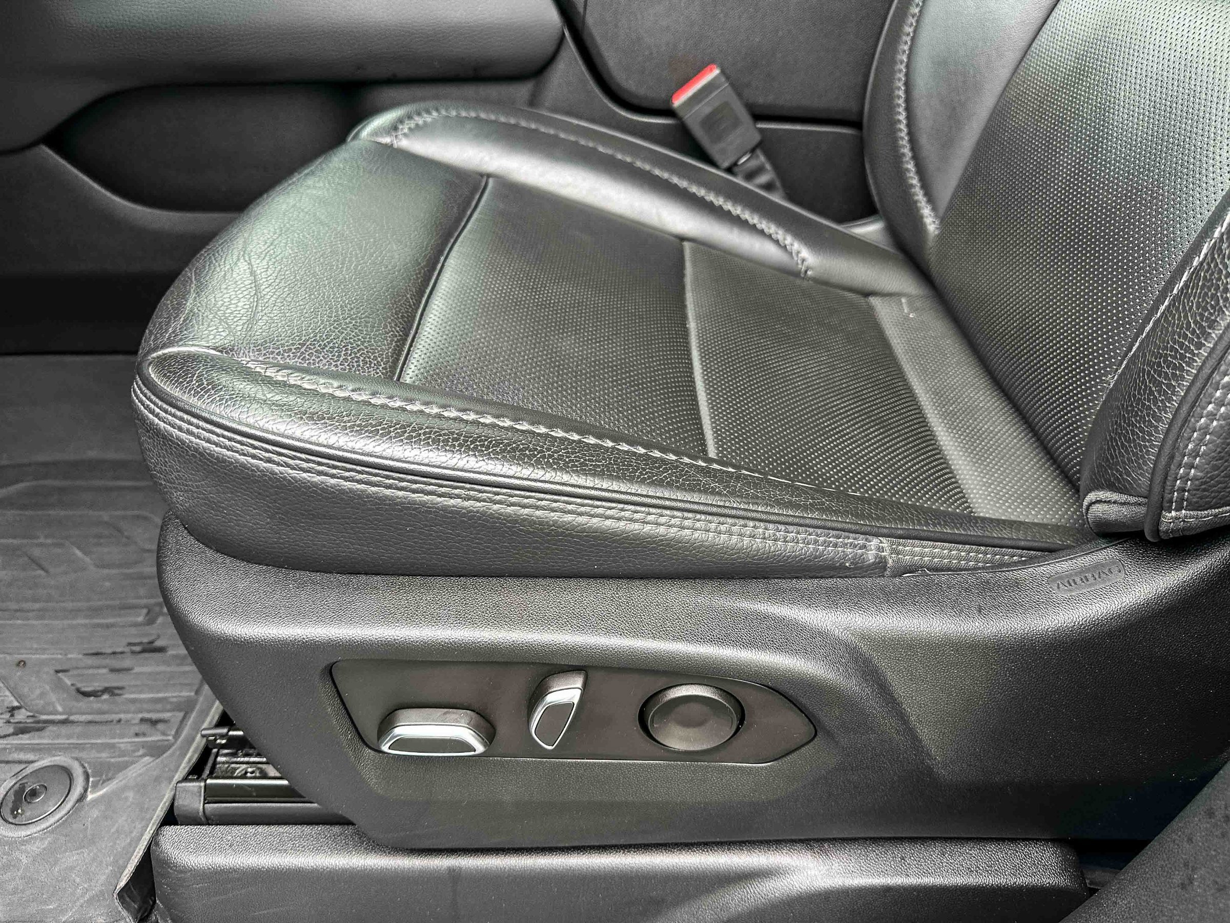Used 2023 GMC Yukon Denali AWD/4WD image 15