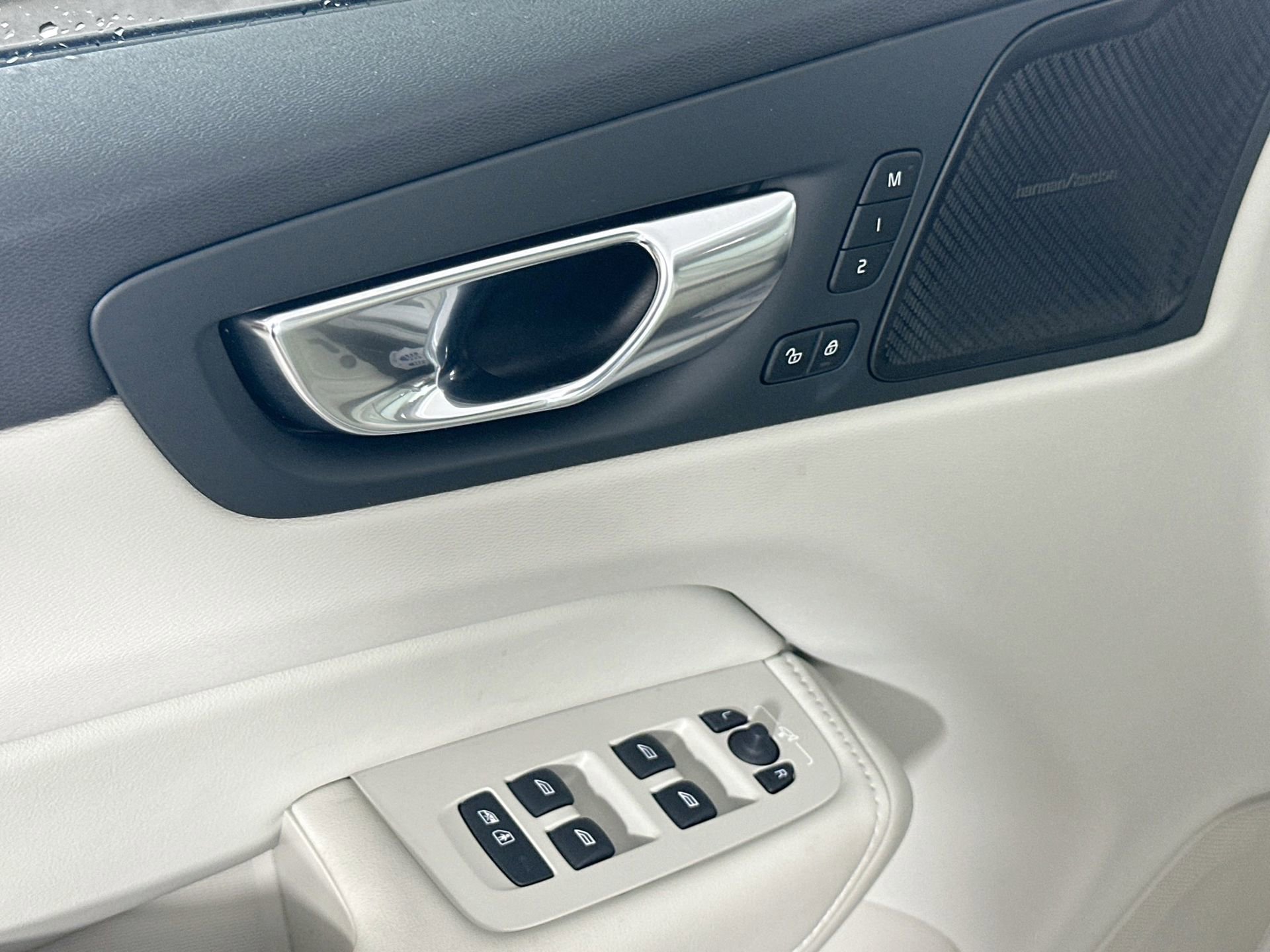 Used 2023 Volvo XC60 B5 Plus w/ Climate Package image 18