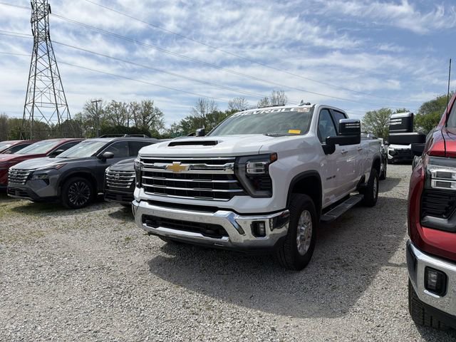 Used 2025 Chevrolet Silverado 3500 LTZ w/ LTZ Premium Package image 4