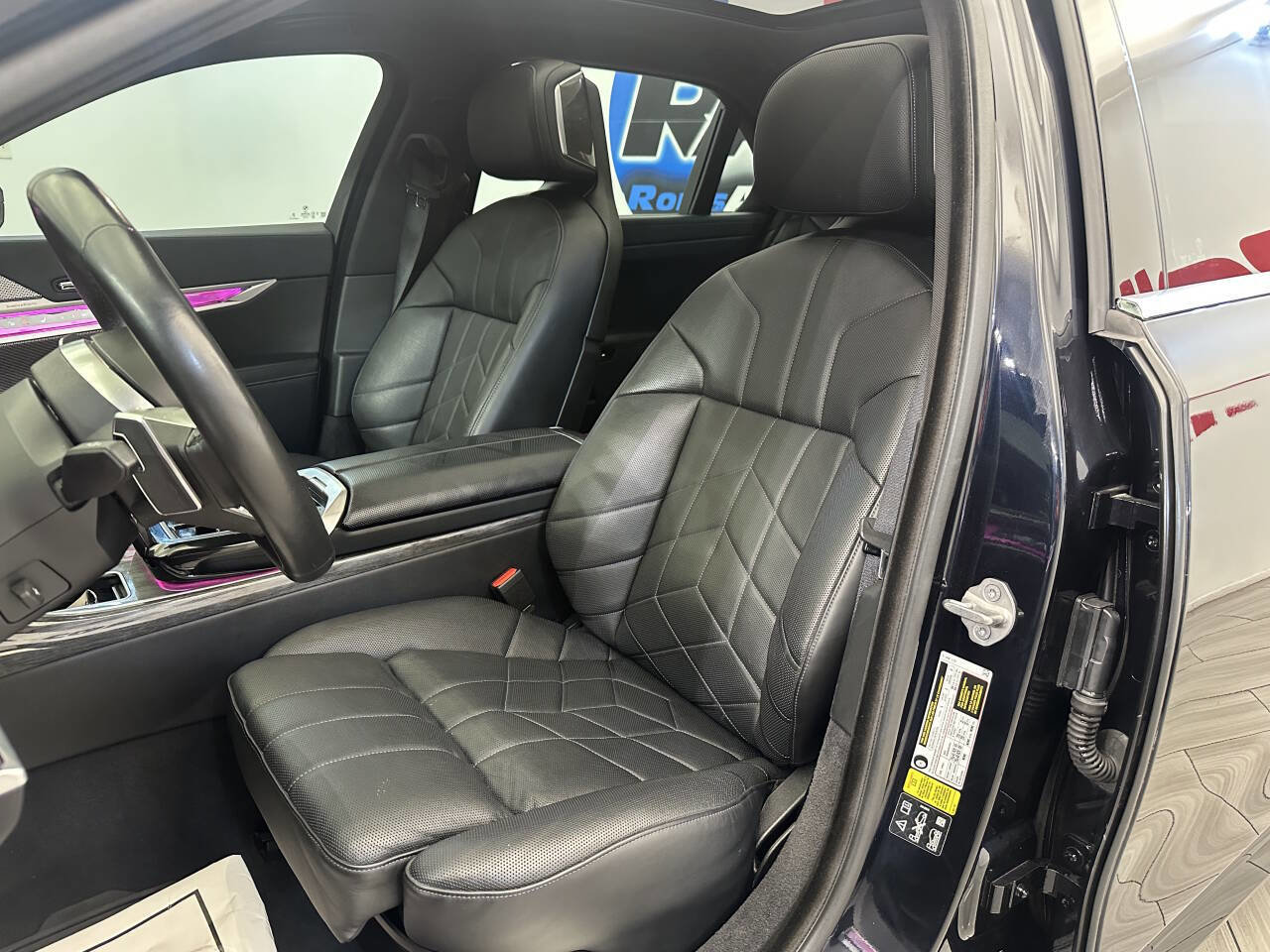 Used 2024 BMW 740i xDrive AWD/4WD image 12